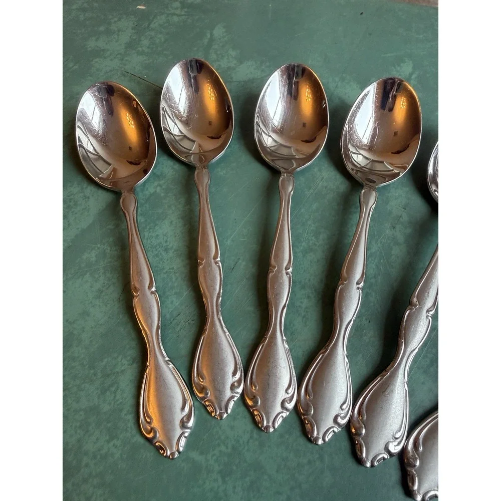 Set of 8 Oneida Deluxe Chateau Stainless 6 7/8